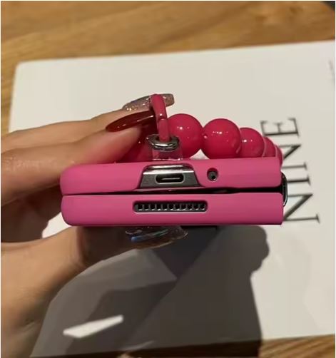 Beautiful Cute Girly Pink/Rose OR Black Heart Design Beaded Chain/String/Strap for Samsung Galaxy Z Fold 6 Case, Anti-Drop Mobile Phone Folding Case, Hard Cover, for Women, hot Pink Colour